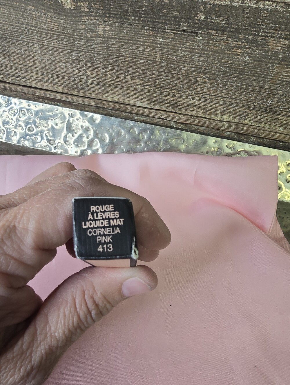 Gucci Rouge A Levres Liquide Matte Lipstick In Cornelia Pink, NEW - Picture 4 of 4
